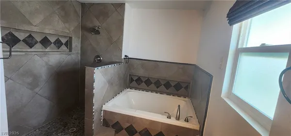 $2,400 | 413 Norwood Lane, Las Vegas, NV 89107