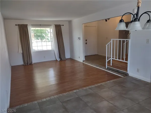 $2,400 | 413 Norwood Lane, Las Vegas, NV 89107