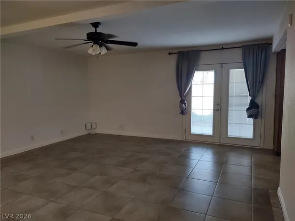 $2,400 | 413 Norwood Lane, Las Vegas, NV 89107