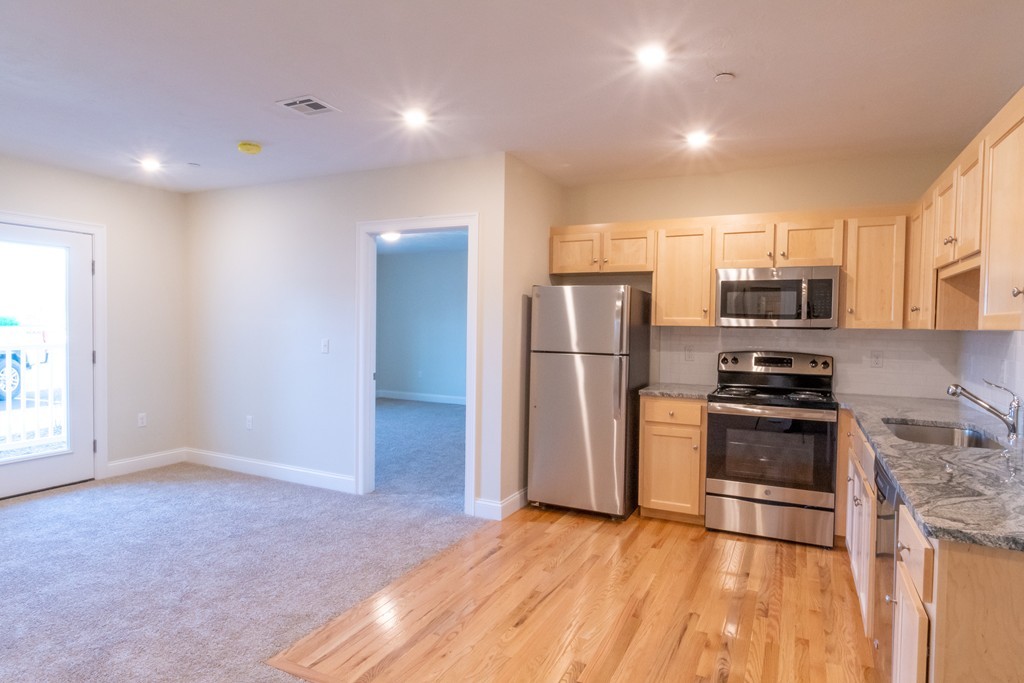 80 North Meadows Road, Unit 102 Medfield, MA 02052 - Photo 2 of 9 Gallery Image 2