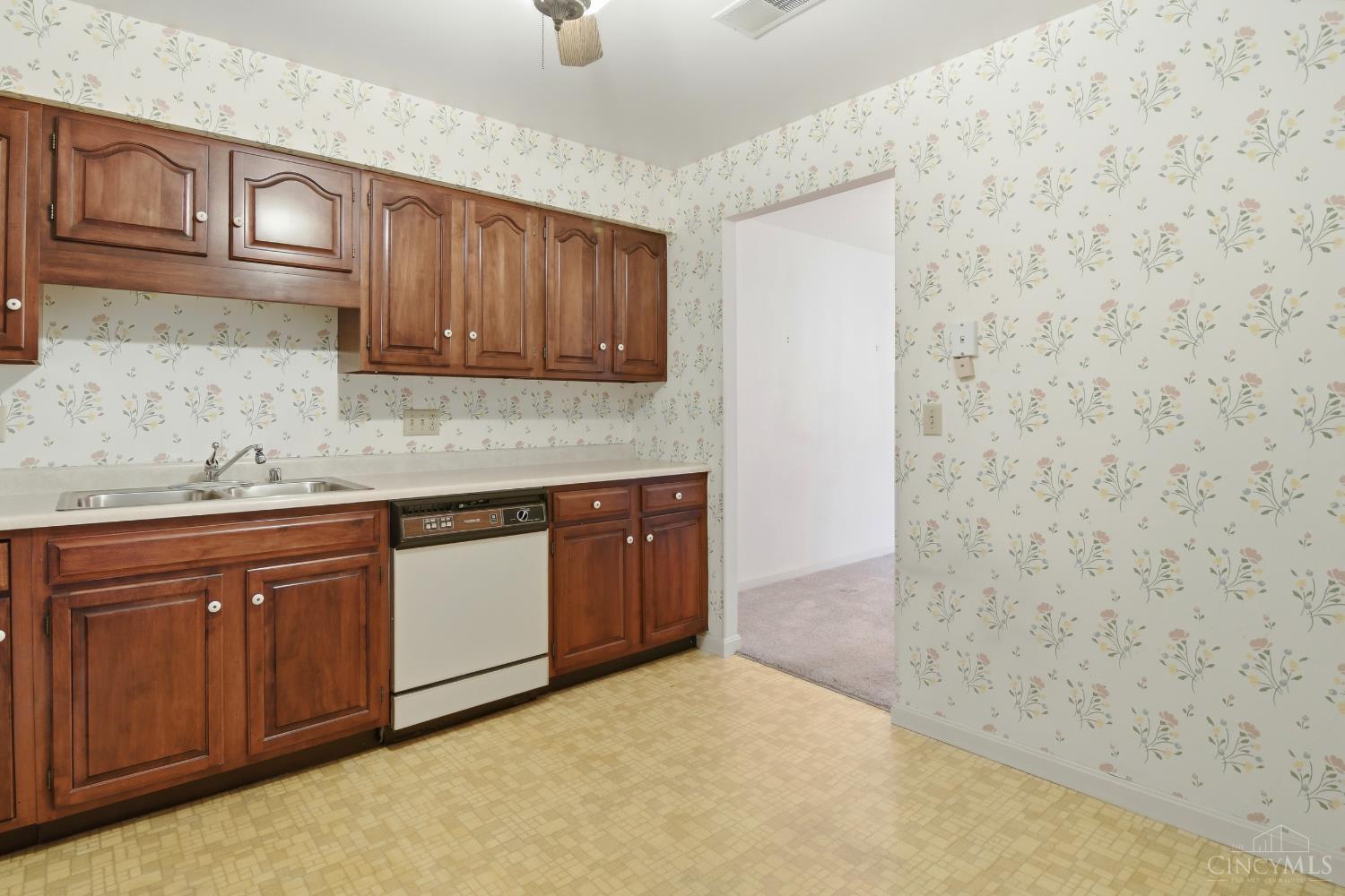 5346 Werk Road, Unit D12 Cincinnati, OH 45248 - Photo 13 of 33