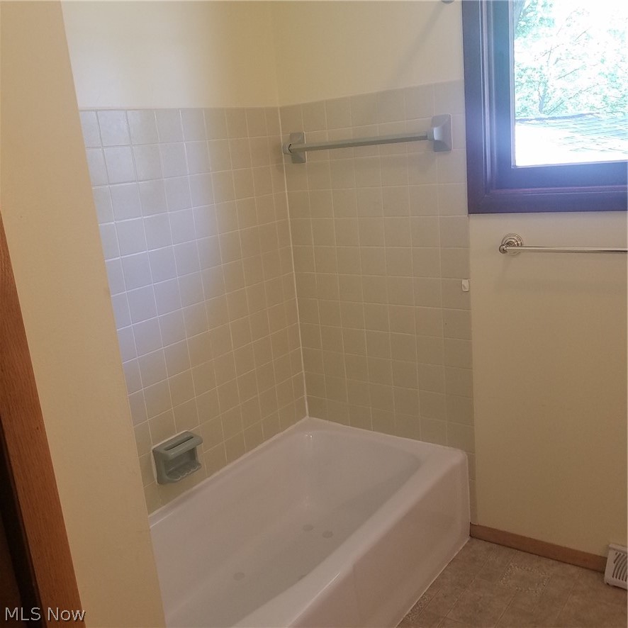 14528 Whitney Road Strongsville, OH 44136 - Photo 21 of 31 Main Bath