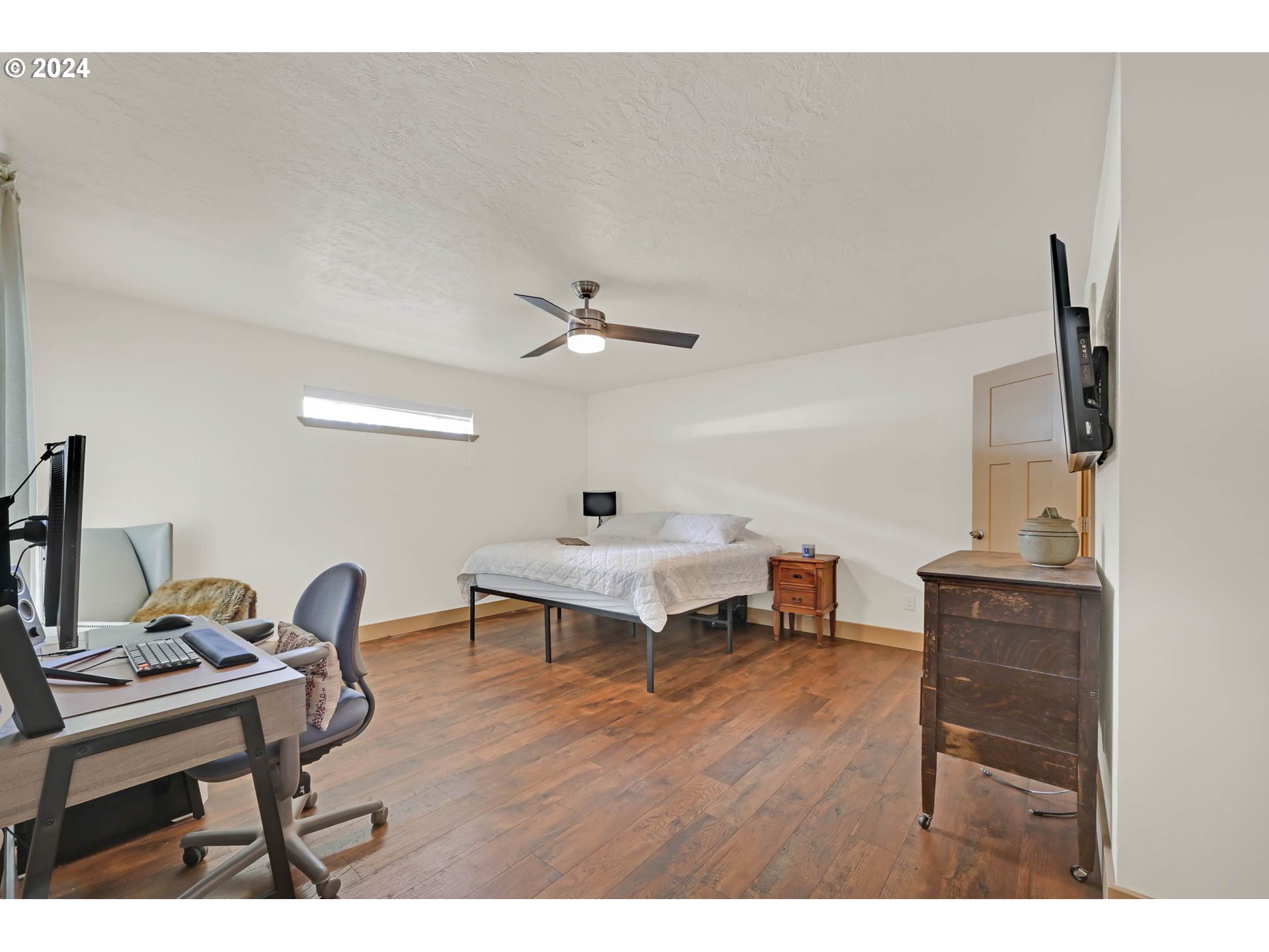 830 G Street Springfield, OR 97477 - Photo 25 of 38 a living room with furniture and a table