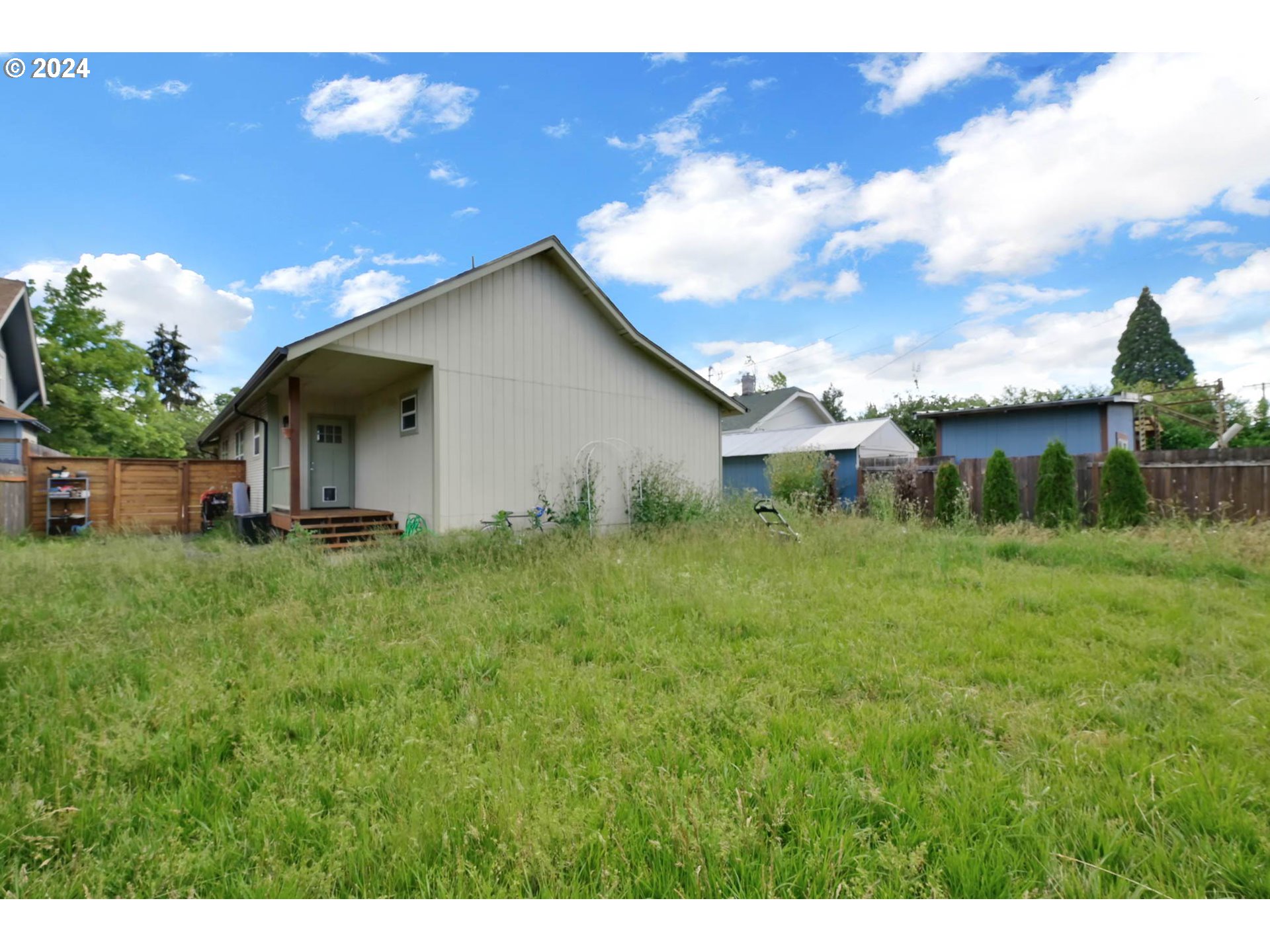 830 G Street Springfield, OR 97477 - Photo 36 of 38 a backyard of a house with lots of green space