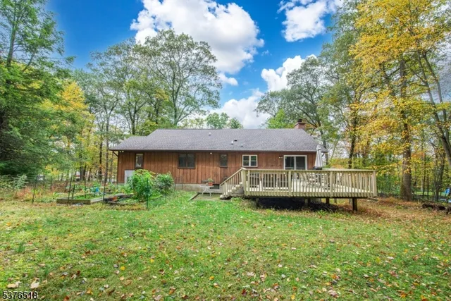 a view of a house with a backyard