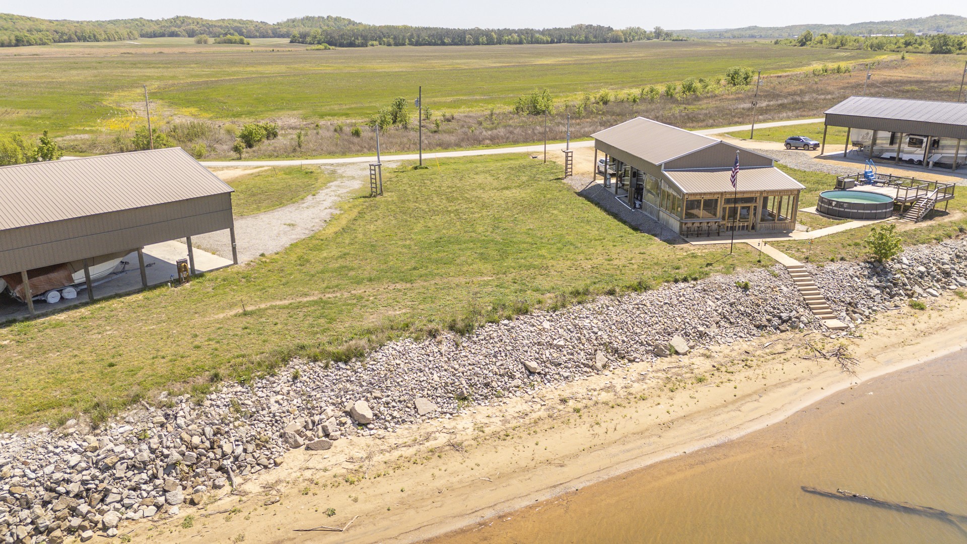 2271 Hardin Bottom River Road Clifton, TN 38425 - Photo 4 of 31 a view of an ocean and beach