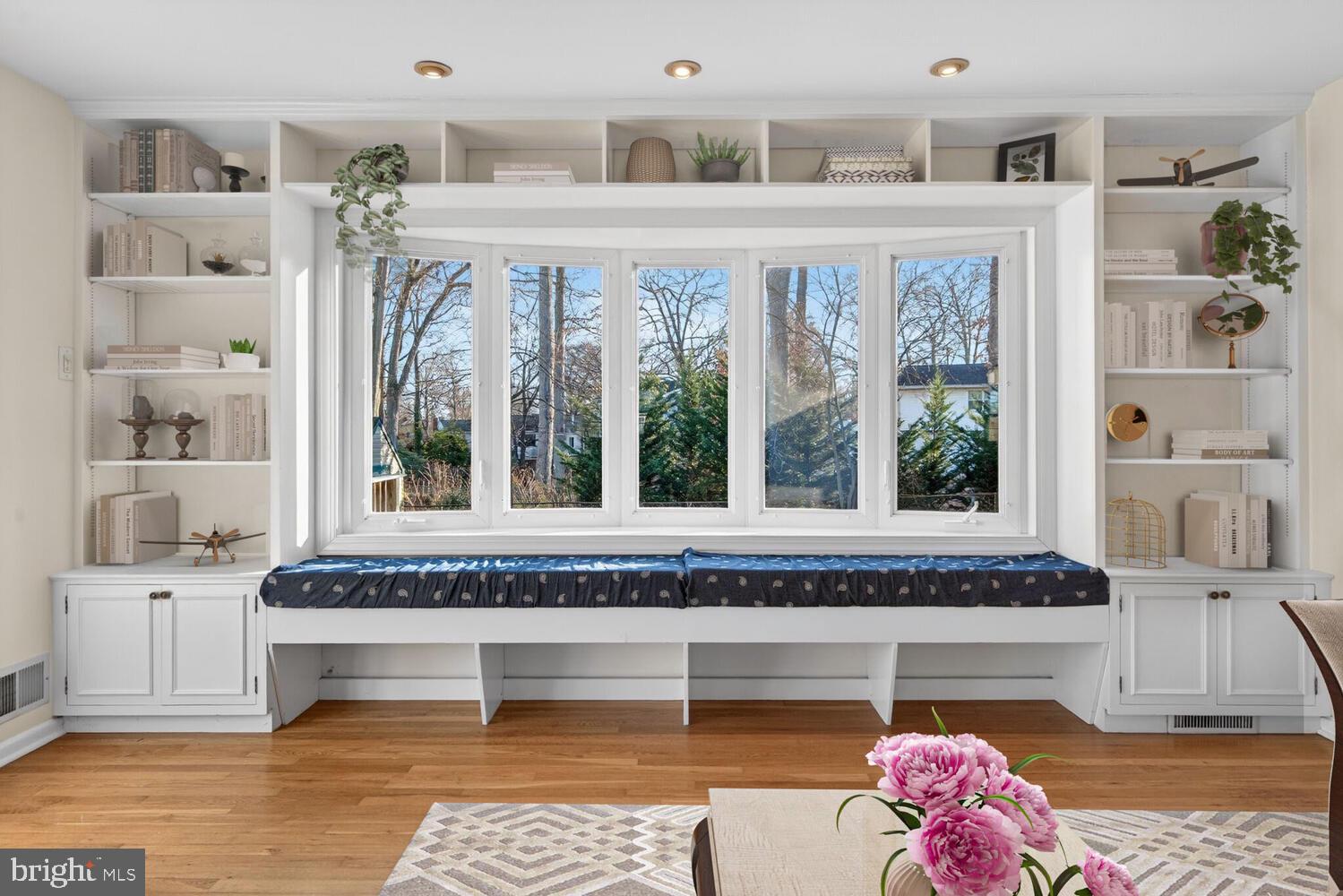 8323 Wagon Wheel Road Alexandria, VA 22309 - Photo 8 of 50 Living Room