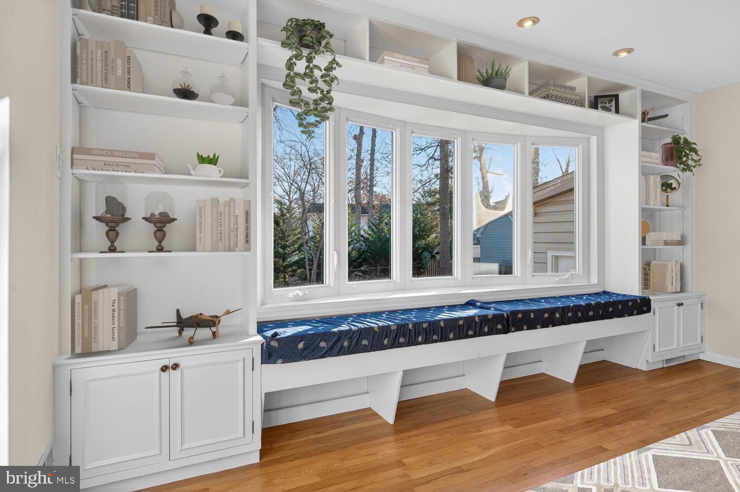 8323 Wagon Wheel Road Alexandria, VA 22309 - Photo 9 of 50 Living Room
