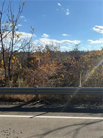 a view of a yard with a house