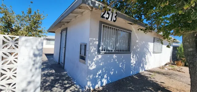 $995 | 2513 Cedar Avenue, Unit 1, Las Vegas, NV 89101