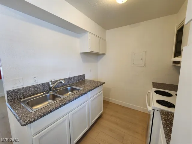 $995 | 2513 Cedar Avenue, Unit 1, Las Vegas, NV 89101