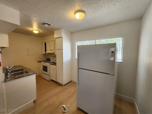 $995 | 2513 Cedar Avenue, Unit 1, Las Vegas, NV 89101