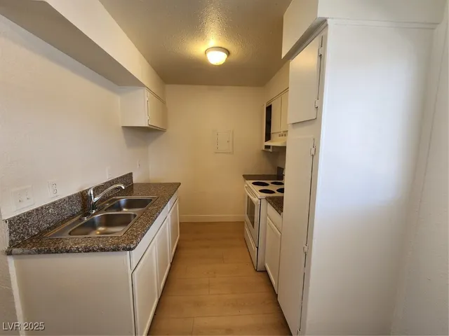 $995 | 2513 Cedar Avenue, Unit 1, Las Vegas, NV 89101