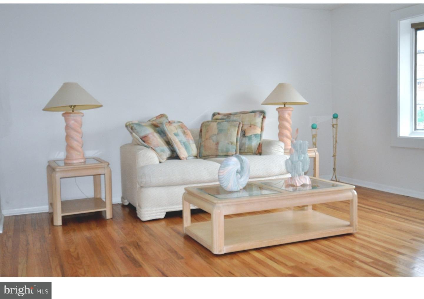 12118 Ranier Road Philadelphia, PA 19154 - Photo 2 of 15 Living Room