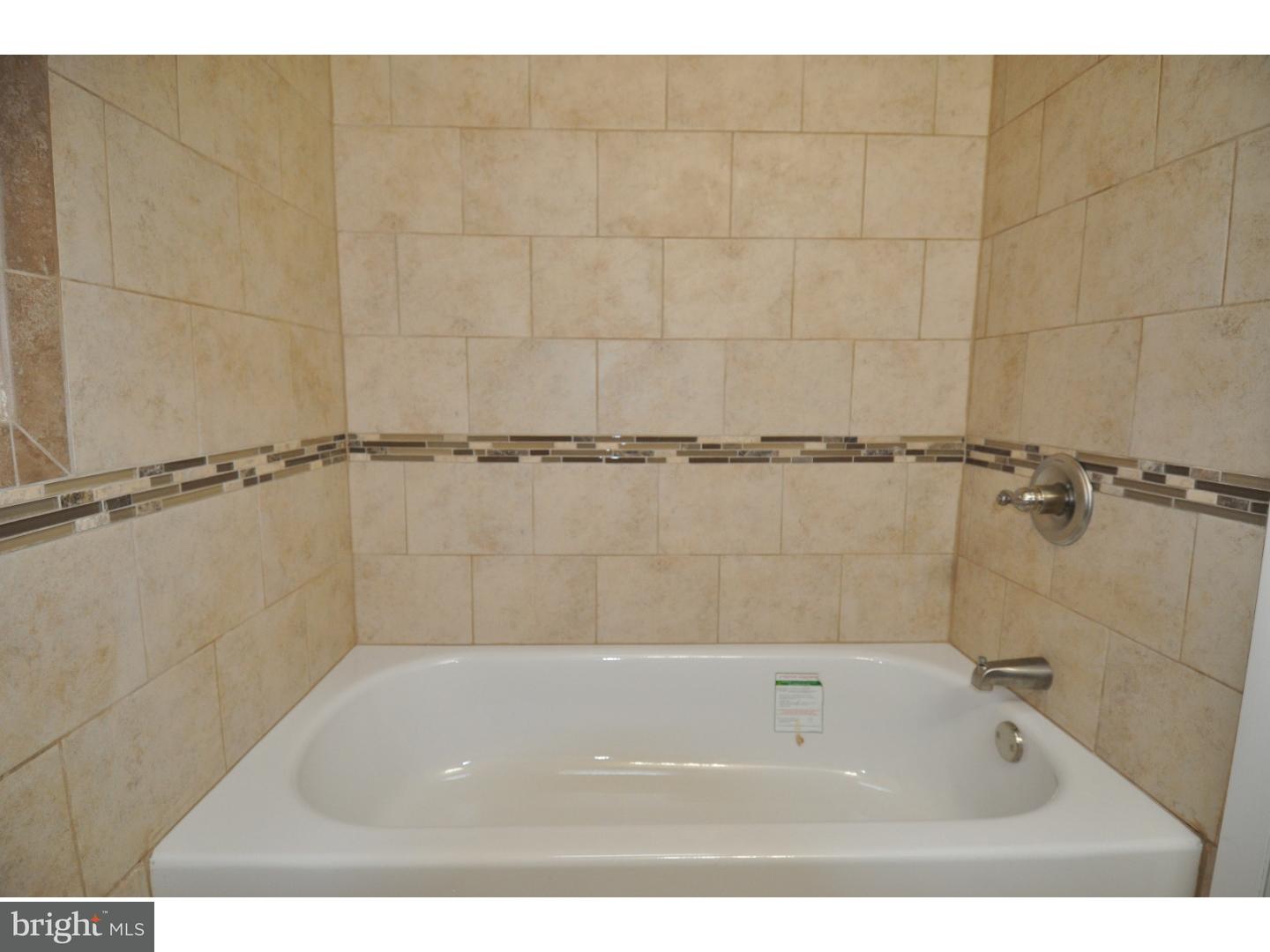 12118 Ranier Road Philadelphia, PA 19154 - Photo 9 of 15 Bathroom
