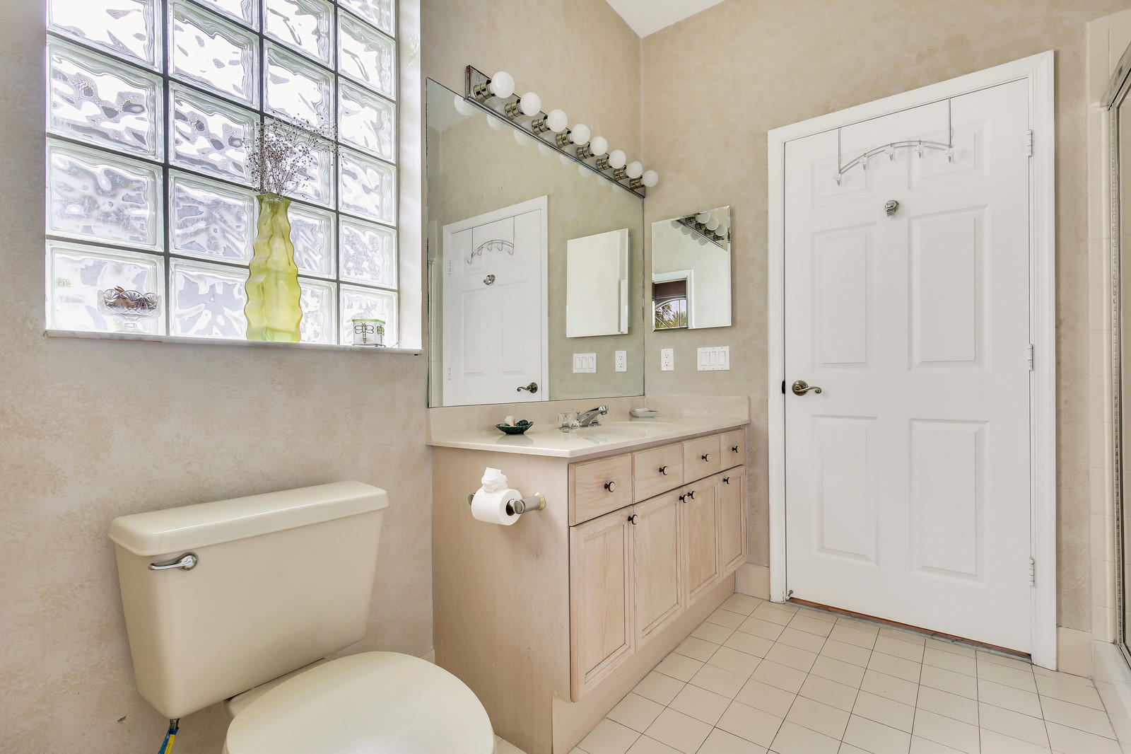 22904 La Corniche Way Boca Raton, FL 33433 - Photo 17 of 20 Bathroom