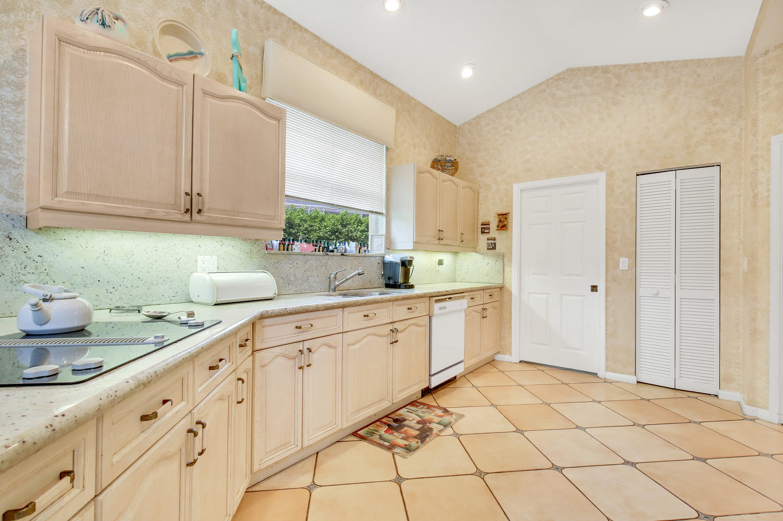 22904 La Corniche Way Boca Raton, FL 33433 - Photo 6 of 20 Kitchen