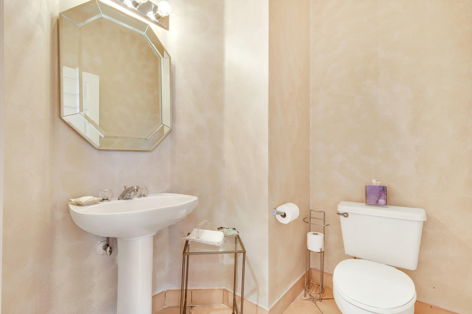 22904 La Corniche Way Boca Raton, FL 33433 - Photo 10 of 20 Powder room