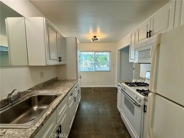 $1,950 | 212 East 8th Street, Unit B, Upland, CA 91786