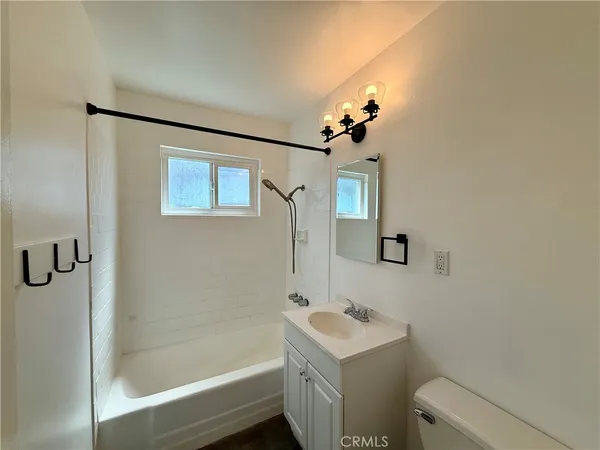 $1,950 | 212 East 8th Street, Unit B, Upland, CA 91786