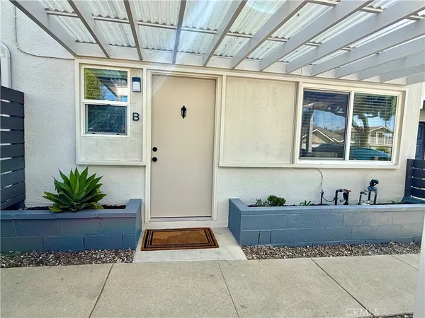 $1,950 | 212 East 8th Street, Unit B, Upland, CA 91786