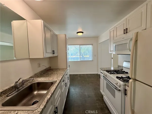 $1,950 | 212 East 8th Street, Unit B, Upland, CA 91786