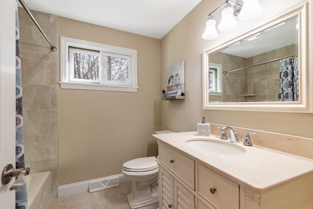 46 Ledge Road Lynnfield, MA 01940 - Photo 24 of 40 Gallery Image 24