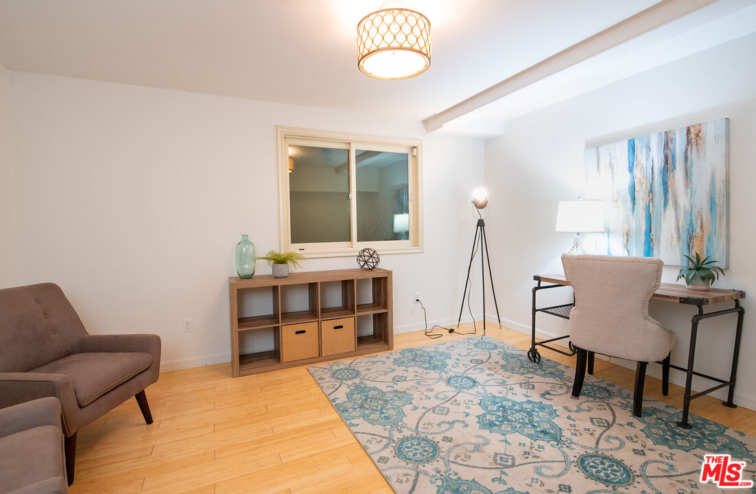 115 Roma Court Marina del Rey, CA 90292 - Photo 22 of 59 a view of a livingroom with furniture and window