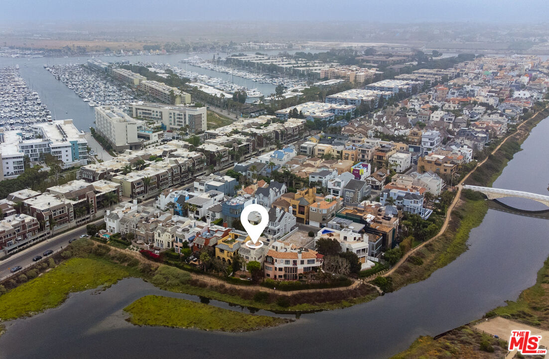115 Roma Court Marina del Rey, CA 90292 - Photo 42 of 59 a view of a sky from a terrace