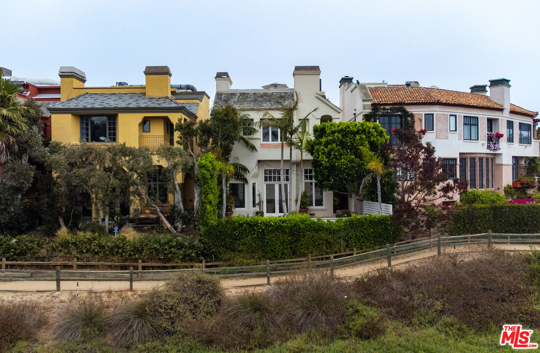 115 Roma Court Marina del Rey, CA 90292 - Photo 57 of 59 a front view of multiple houses