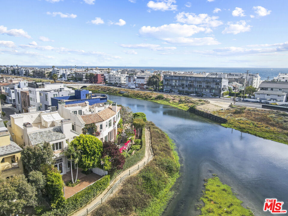 115 Roma Court Marina del Rey, CA 90292 - Photo 8 of 59 a view of a city