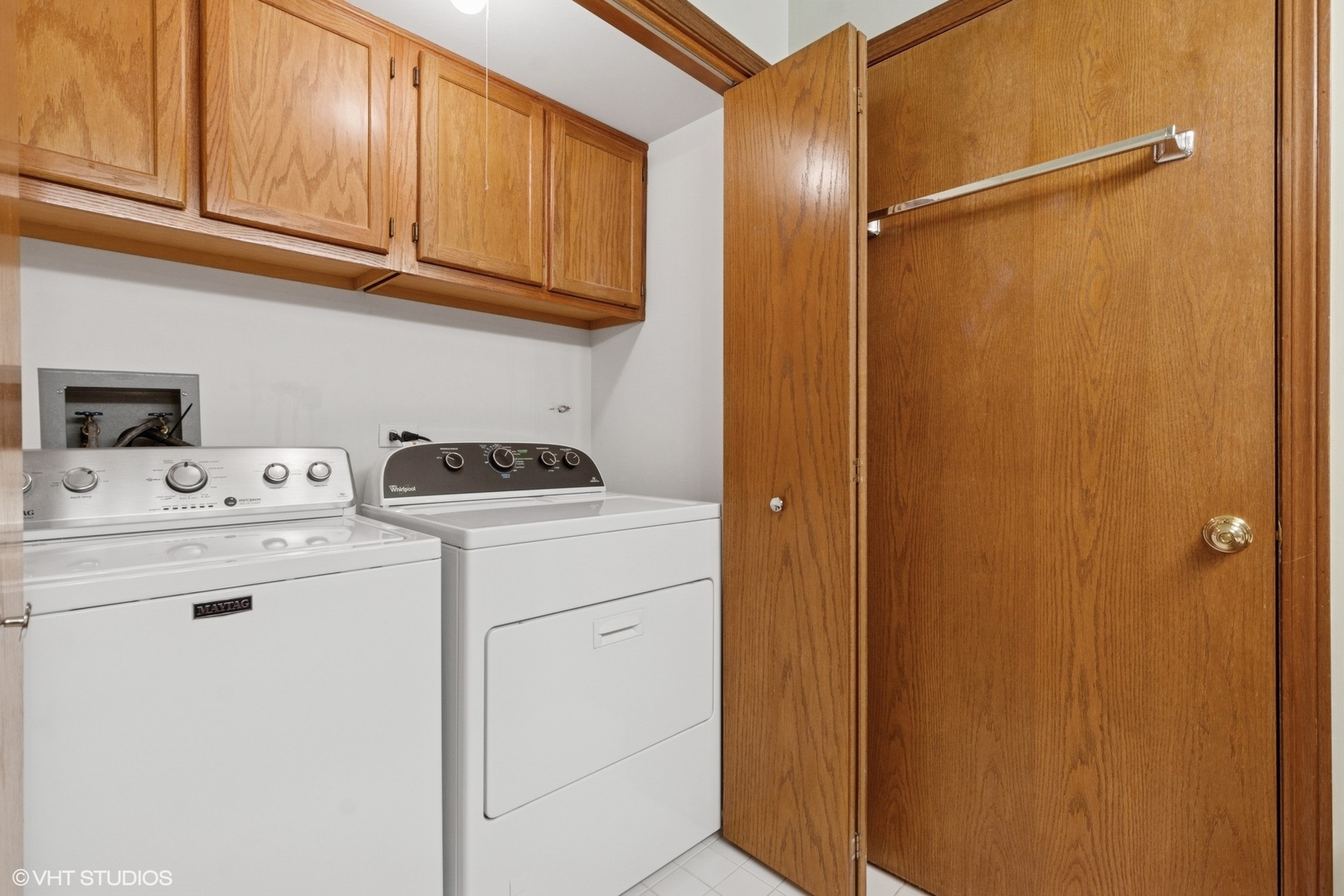 5225 North Riversedge Terrace, Unit 511 Chicago, IL 60630 - Photo 12 of 16 a utility room with dryer and washer