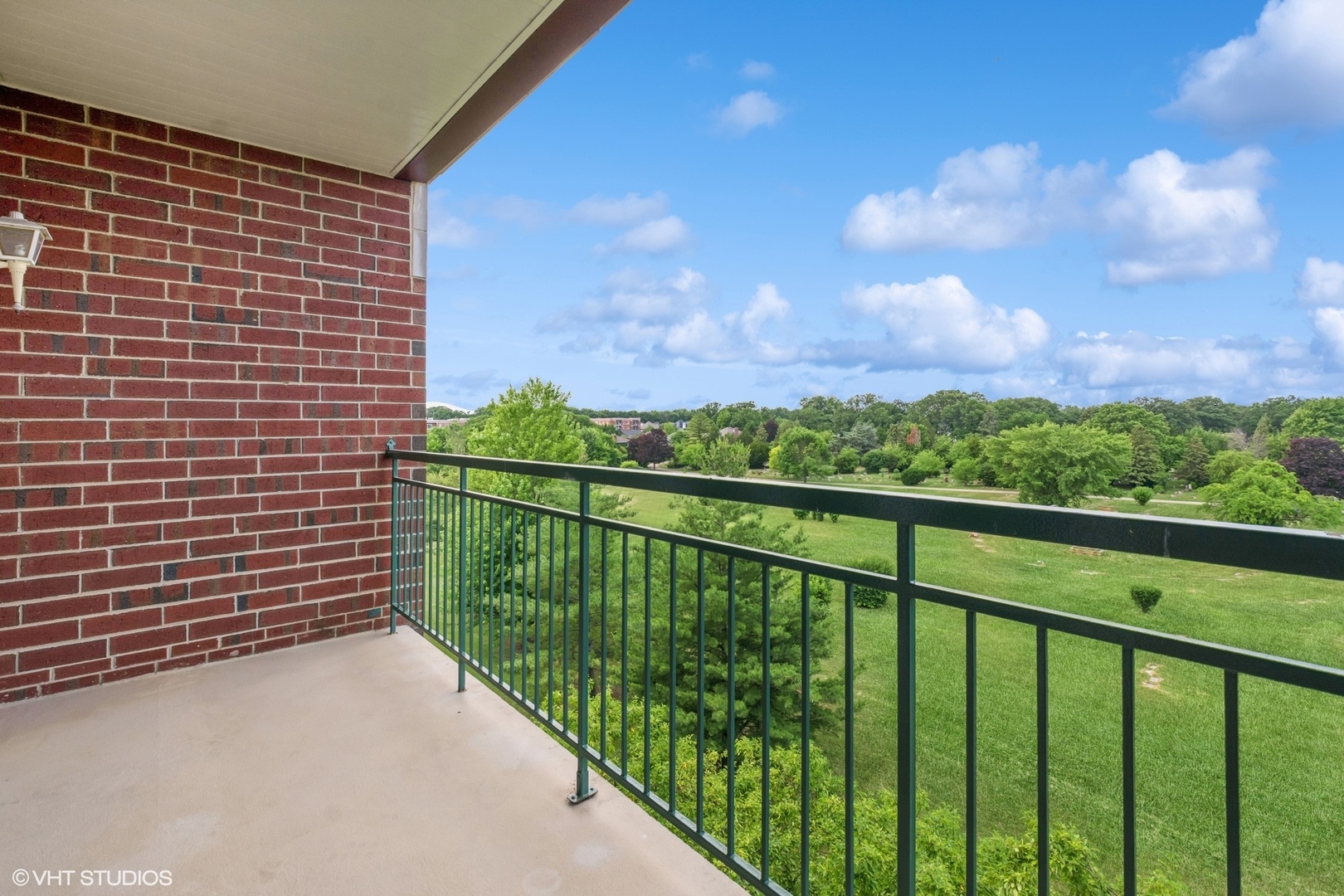 5225 North Riversedge Terrace, Unit 511 Chicago, IL 60630 - Photo 13 of 16 a view of a balcony with city view