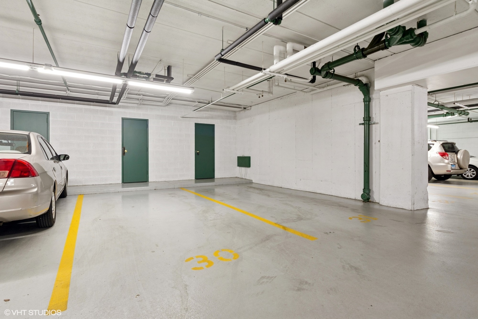 5225 North Riversedge Terrace, Unit 511 Chicago, IL 60630 - Photo 15 of 16 a view of a room with gym equipment
