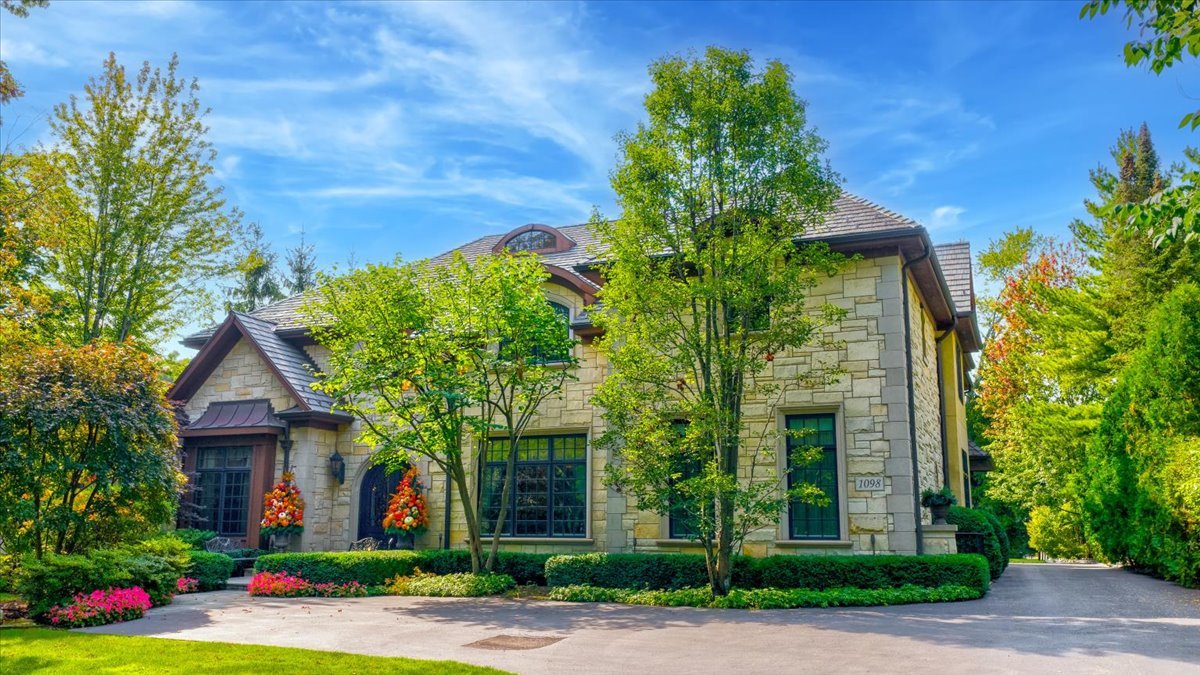 1098 Sheridan Road Highland Park, IL 60035 - Photo 2 of 54