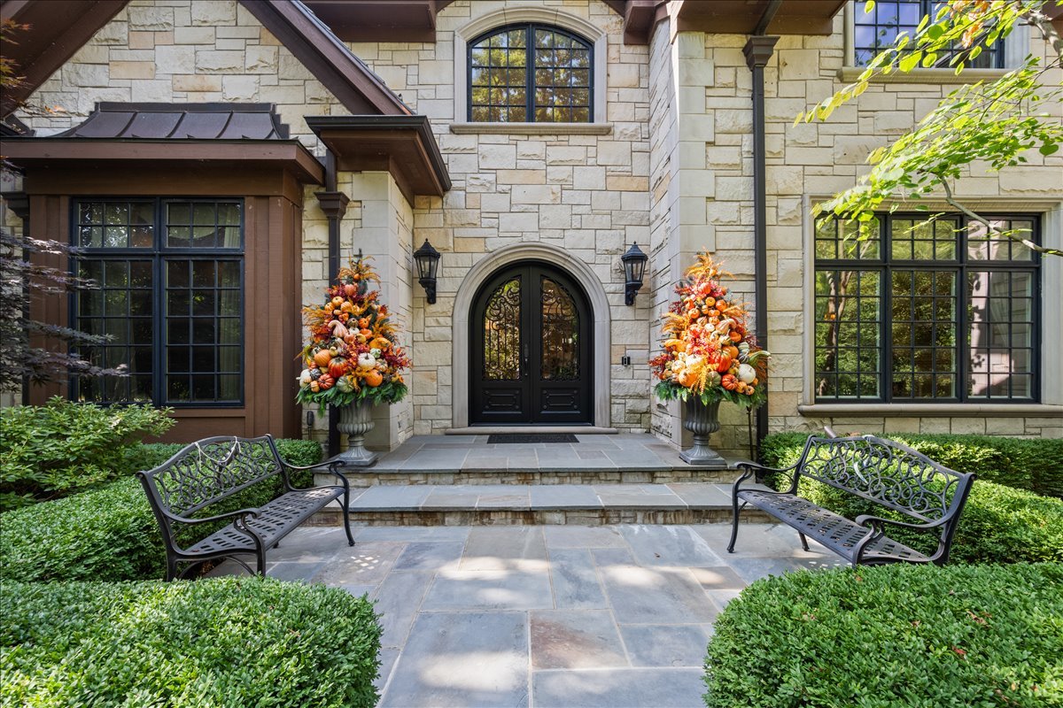 1098 Sheridan Road Highland Park, IL 60035 - Photo 3 of 54