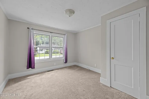 $1,345 | 2402 Oaks Road, New Bern, NC 28560