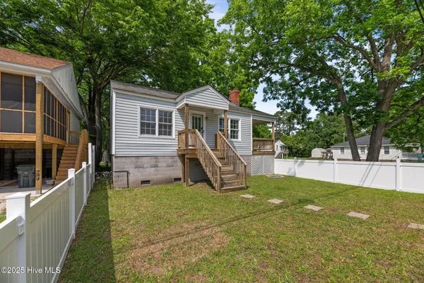 $1,345 | 2402 Oaks Road, New Bern, NC 28560