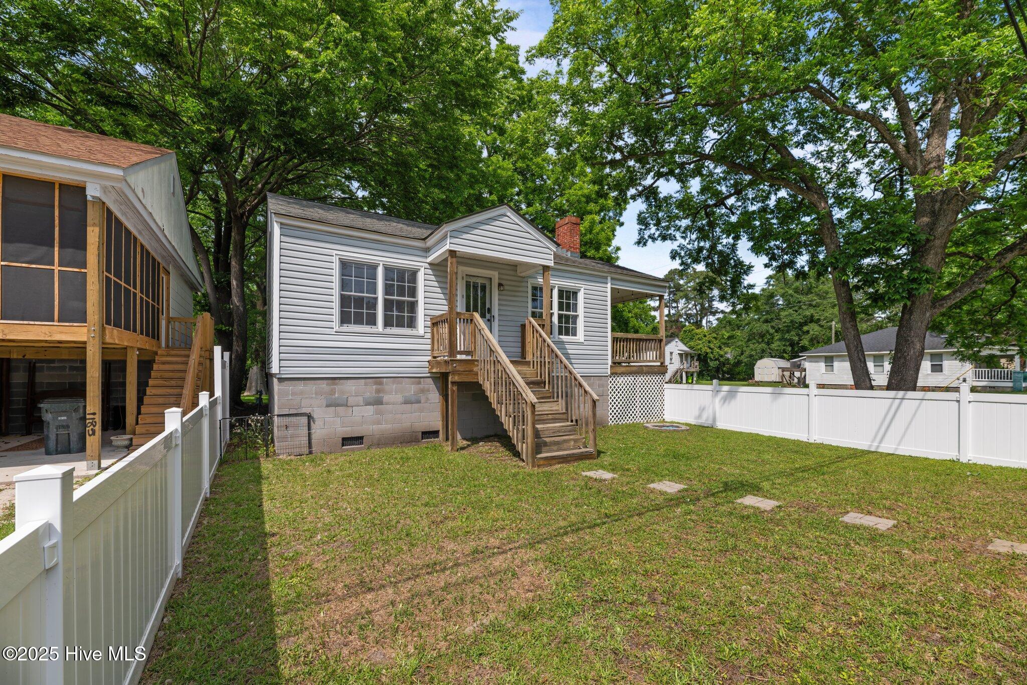 2402 Oaks Road New Bern, NC 28560 - Photo 2 of 24 2-web-or-mls-DSC_9090