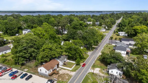 $1,345 | 2402 Oaks Road, New Bern, NC 28560
