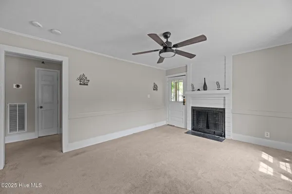 $1,345 | 2402 Oaks Road, New Bern, NC 28560