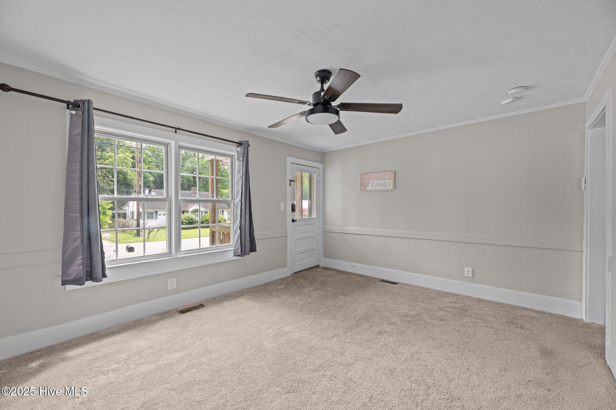 2402 Oaks Road New Bern, NC 28560 - Photo 7 of 24 10-web-or-mls-DSC_9038