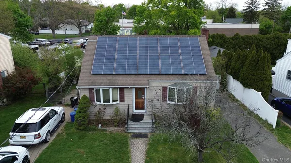 $2,000 | 11 Cortelyou Street West, Huntington Station, NY 11746