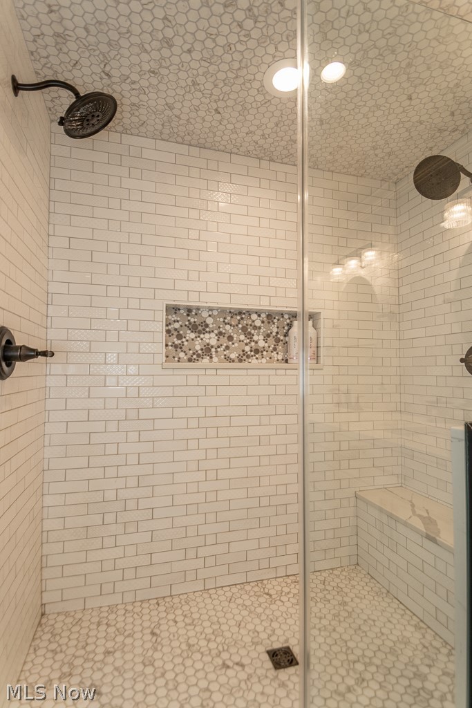 29235 Edgedale Road Cleveland, OH 44124 - Photo 20 of 35 Stunning Shower