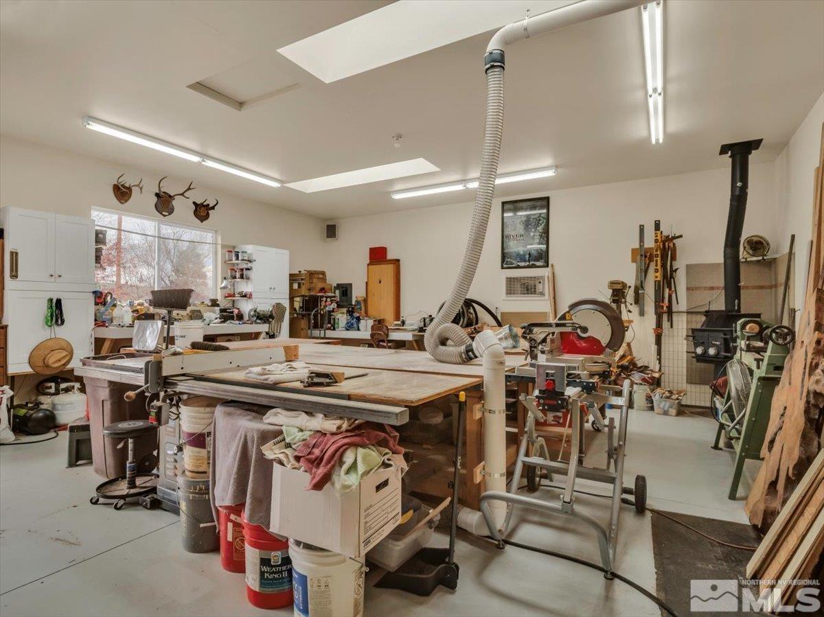 835 Russell Way Gardnerville, NV 89460 - Photo 29 of 40 a view of a kitchen and dining room