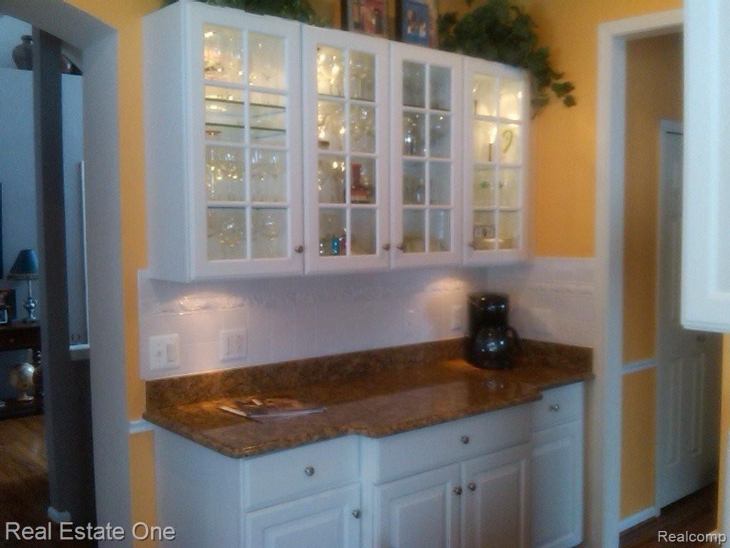 1372 Kentfield Drive Rochester, MI 48307 - Photo 11 of 23 Kitchen Butler Pantry
