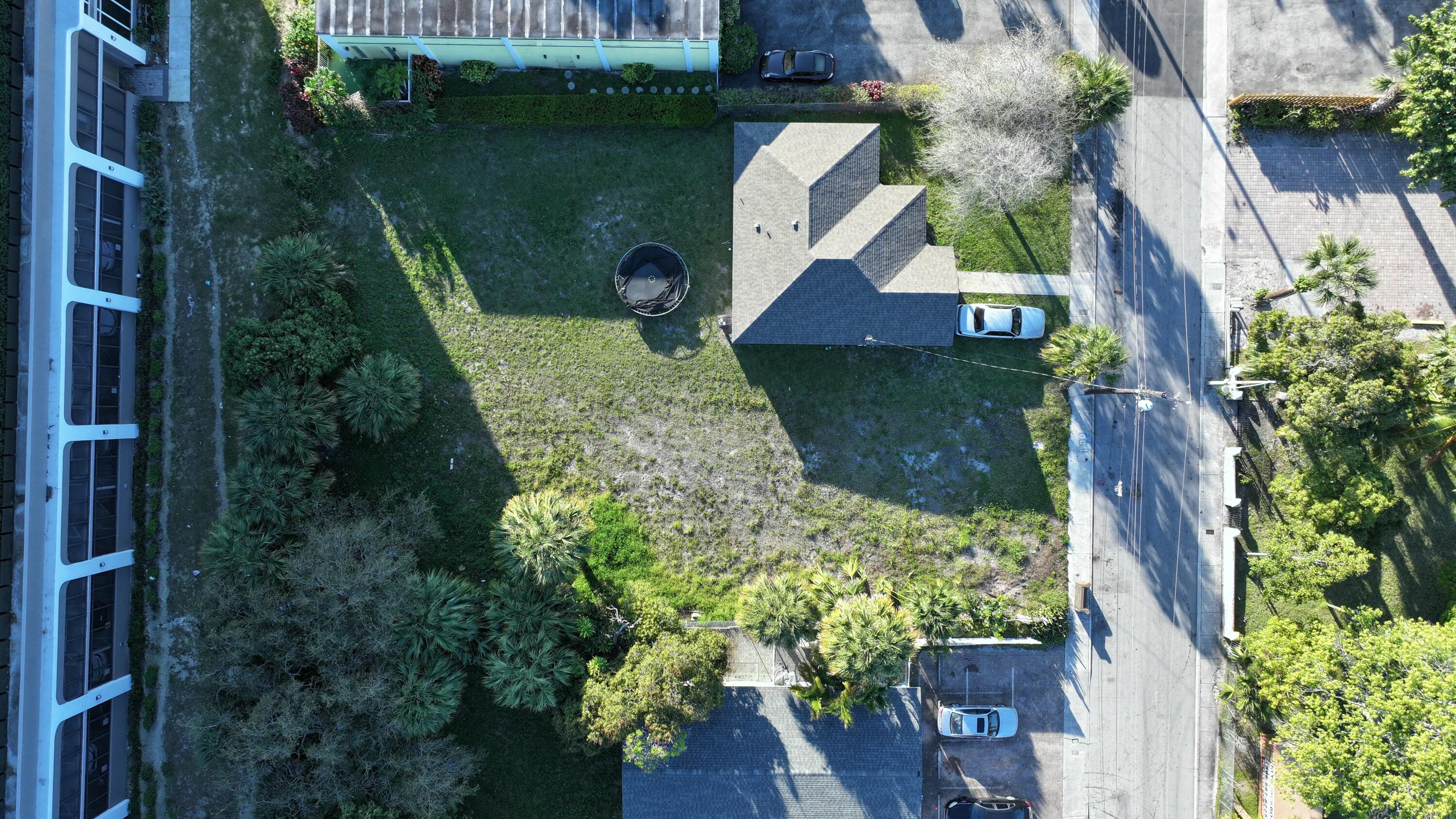 902 2nd Street West Palm Beach, FL 33401 - Photo 4 of 5 an aerial view of a house