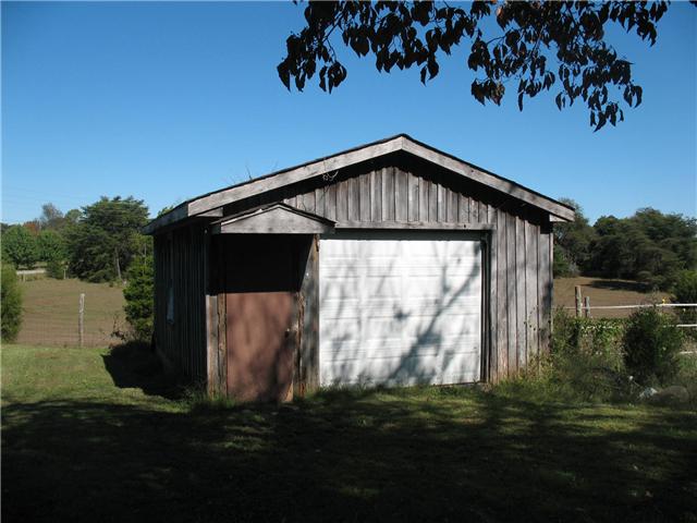 1266 Claylick Road White Bluff, TN 37187 - Photo 6 of 14 16x24 garage behind house.
