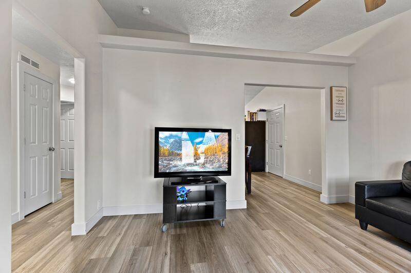 2550 East 610 North, Unit 2 St. George, UT 84790 - Photo 4 of 25 3