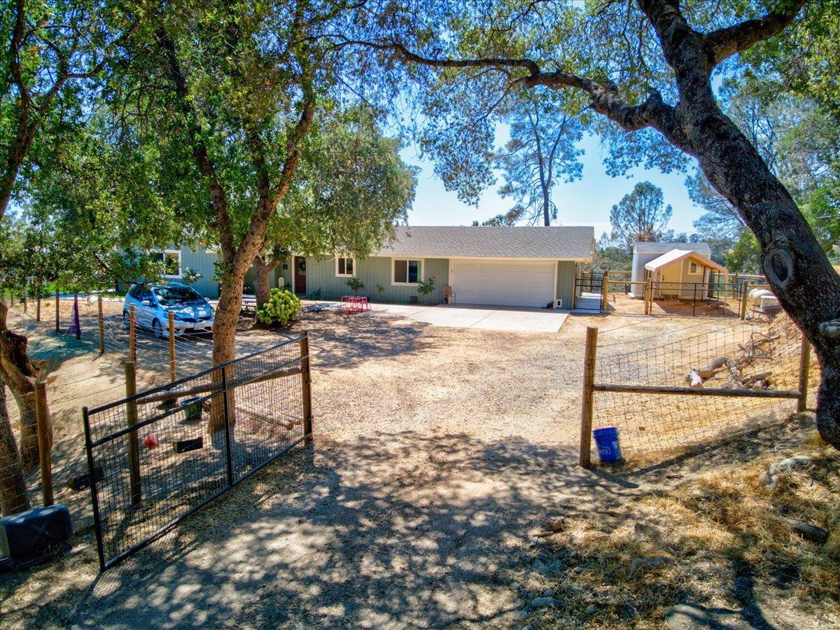 32766 Meadow Ridge Road Coarsegold, CA 93614 - Photo 5 of 52 Gallery Image 5
